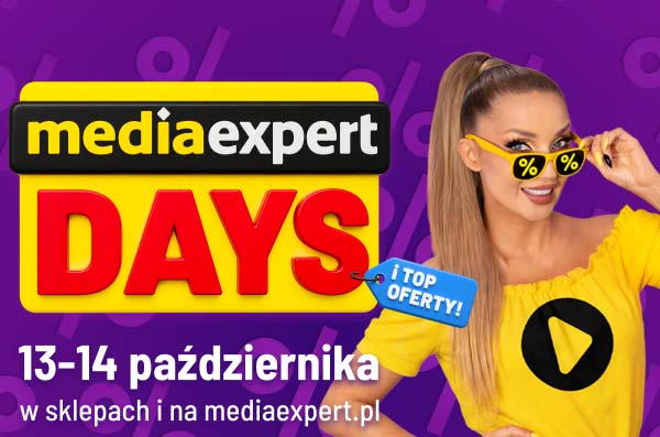 Na fioletowym tle znajduje się duży napis media expert DAYS, Do napisu jest przyczepiona zawieszka z tekstem TOP OFERTY. Poniżej widnieje informacja 13-14 października w sklepach i na mediaexpert.pl. Obok znajduje się kobieta w żółtej koszulce z czarnym symbolem Media Expert, dżinsowych szortach i okularach z symbolem procenta.