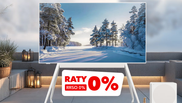 Telewizor wyświetlający zimowy krajobraz z ośnieżonymi drzewami i jasnym niebem. Pod telewizorem widoczny jest napis: Raty 0%, RRSO 0%.